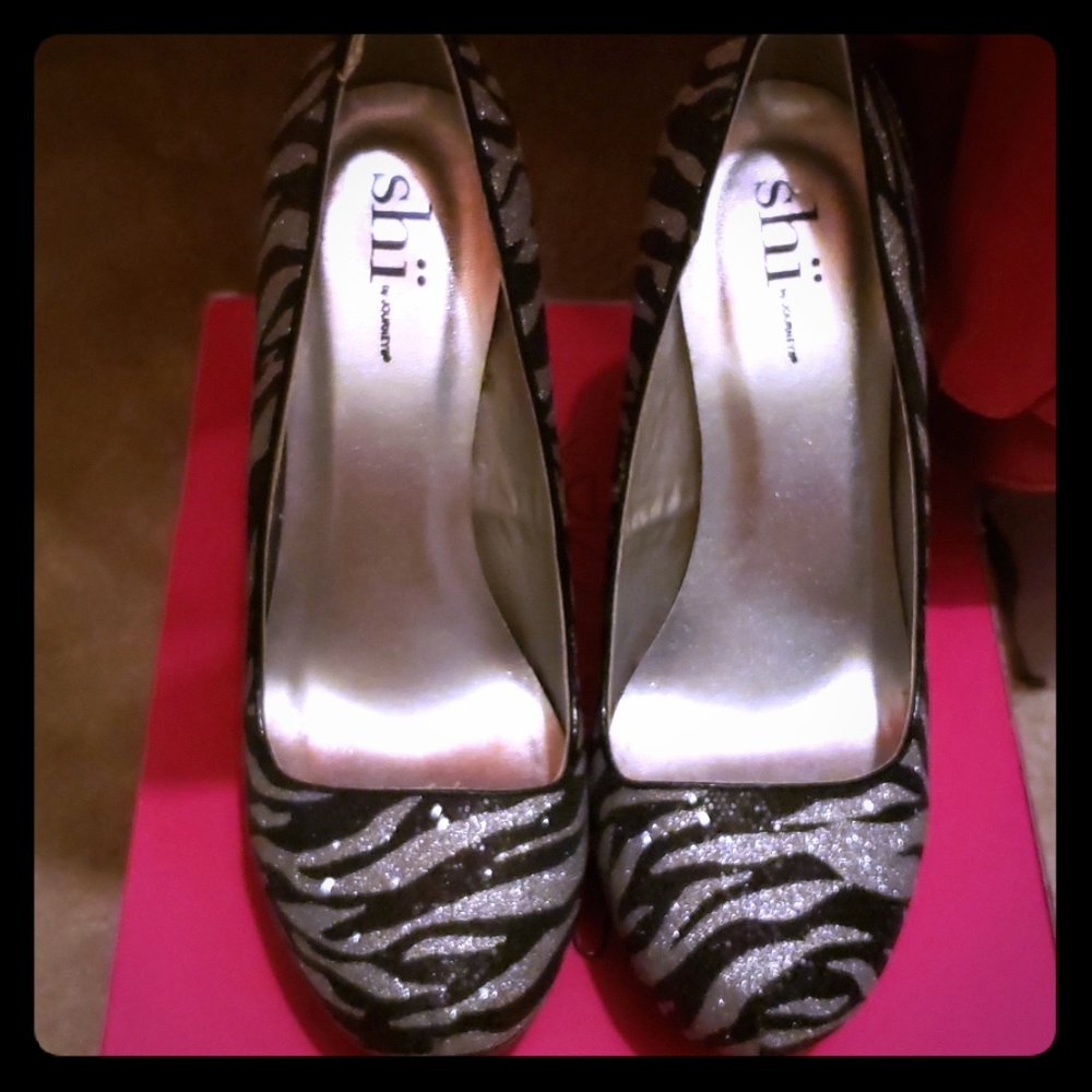 Zebra stripes glitter heels